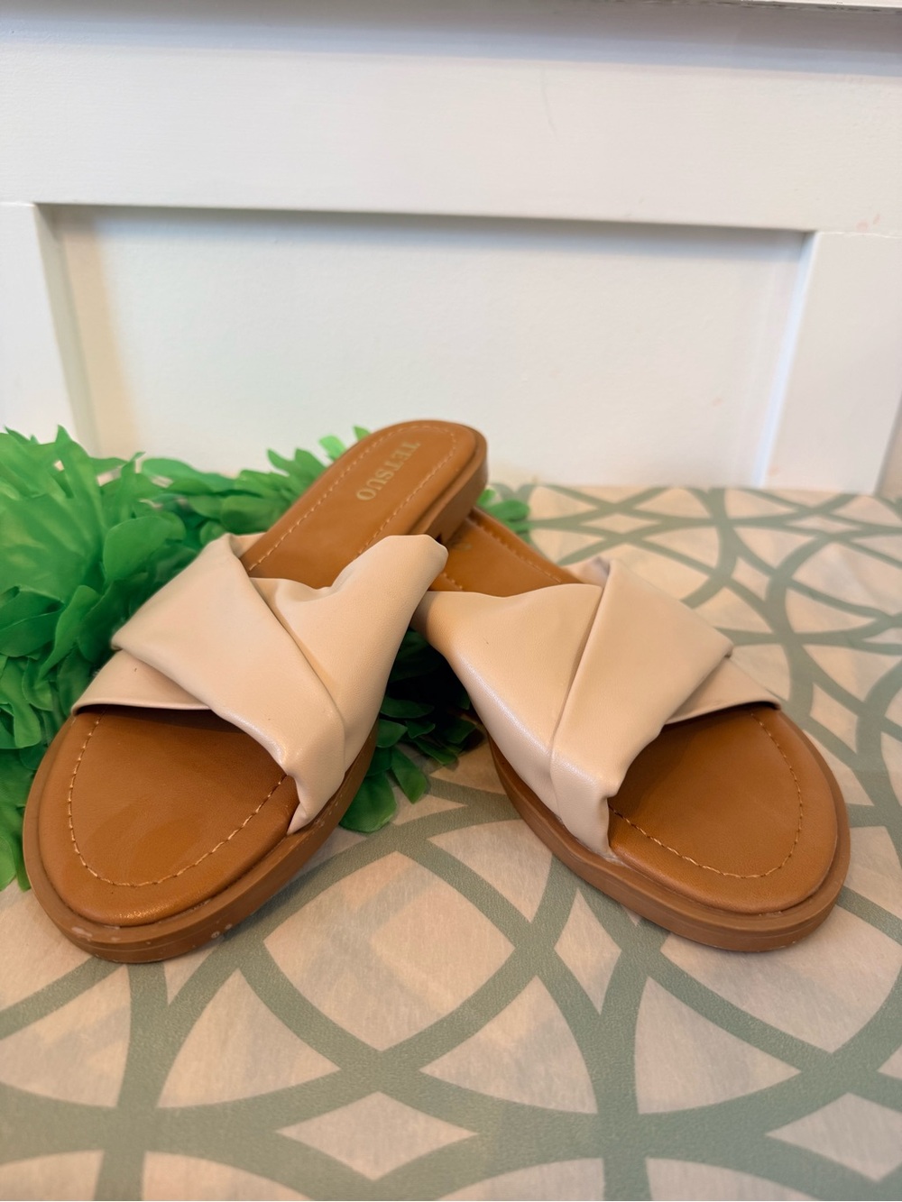 💫4/$25 • Tetsuo Faux Leather Crisscross Strap Flat Sandals